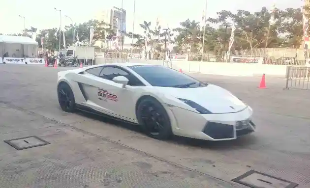 Foto - GIIAS 2015: Ingin Naik Lamborghini? Ikuti Supercar Taxi Ride Kami. Ini Caranya