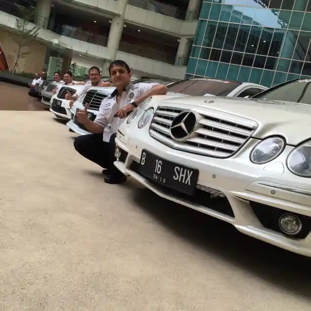 Foto - Mercedes-Benz W211 Club Indonesia Hibur Anak Panti Asuhan Jelang Natal