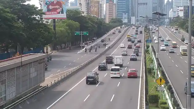 Foto - TIPS: Ganti Oli Tiap 5.000 Atau 10.000 Km? Bagaimana Kalau Sering Kena Macet?