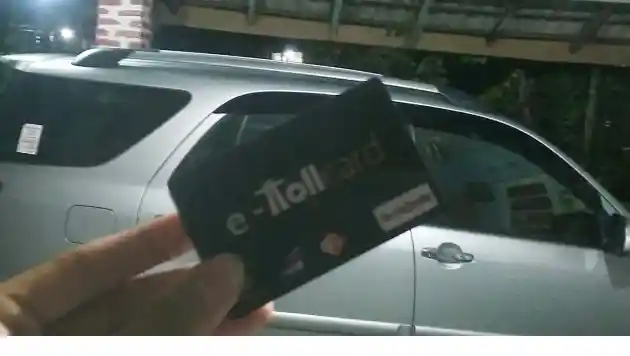 Foto - 1 Juta Kendaraan Tinggalkan Jakarta, Pengguna e-Toll Card Dapat Diskon 20%