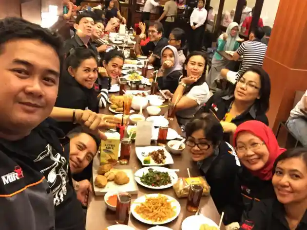 Foto - Indonesia Mirage Club: Bukber Peduli Anak Yatim Sembari Malam Mingguan