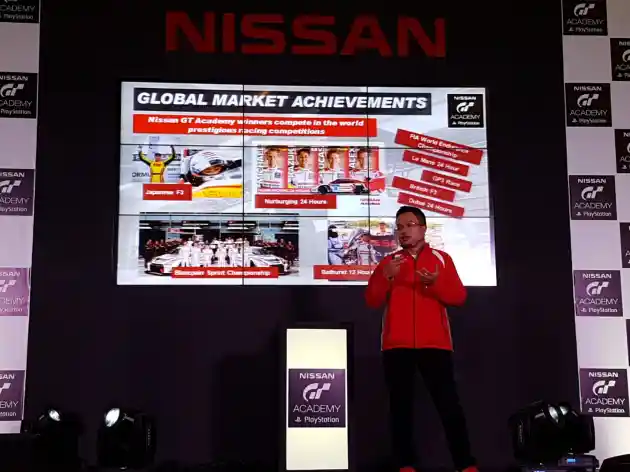 Foto - Nissan Cari Gamer Untuk Dijadikan Pembalap Sungguhan