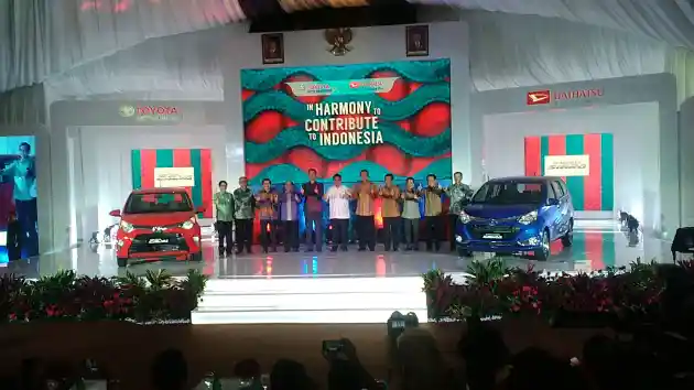 Foto - Toyota Calya Dan Daihatsu Sigra Resmi Meluncur!