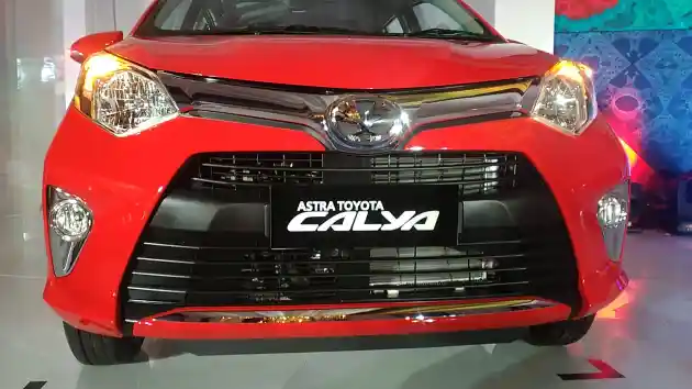 Foto - Cara Mengganti Sendiri Logo Garuda di Calya Dengan Lambang Toyota