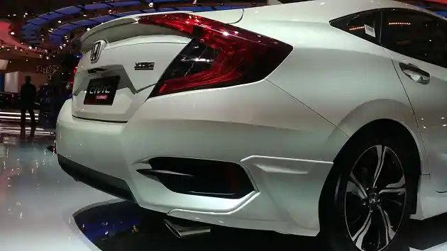 Foto - Honda Civic Turbo Prestige, Tambah Gaya Kurangi Fitur