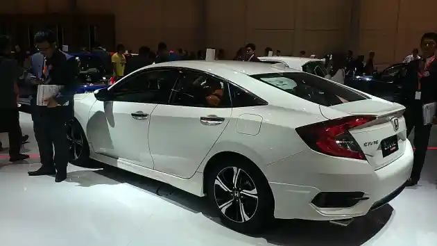 Foto - Honda Civic Turbo Prestige, Tambah Gaya Kurangi Fitur