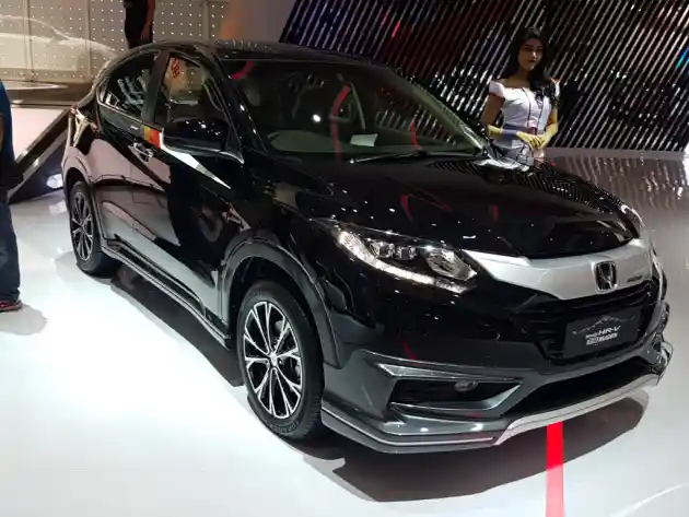 Foto - Melihat 5 Calon Musuh Toyota C-HR Indonesia