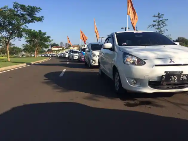 Foto - Ratusan Mobil Merah Putih Hiasi Sekitar GIIAS 2016 (7 Foto)