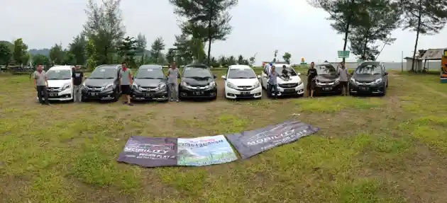 Foto - Mobilio Indonesia Community Region Jateng Menyempatkan Piknik ke Pantai