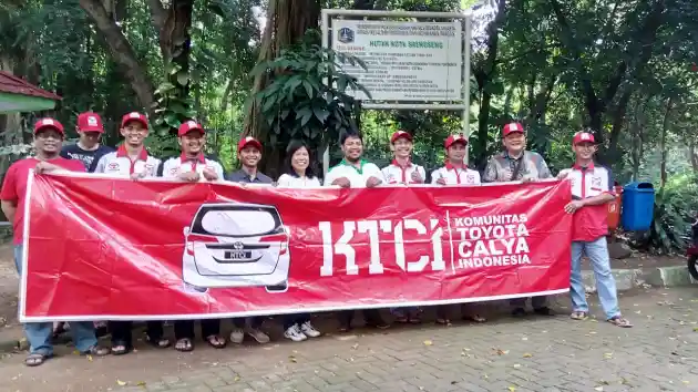 Foto - Komunitas Toyota Calya Indonesia Dukung Esensi LCGC Dengan Tanam Pohon