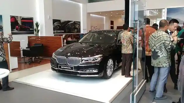 Foto - BMW Buka Dealer Baru di Jakarta Utara, RP 25 Juta Bisa Bawa Pulang BMW