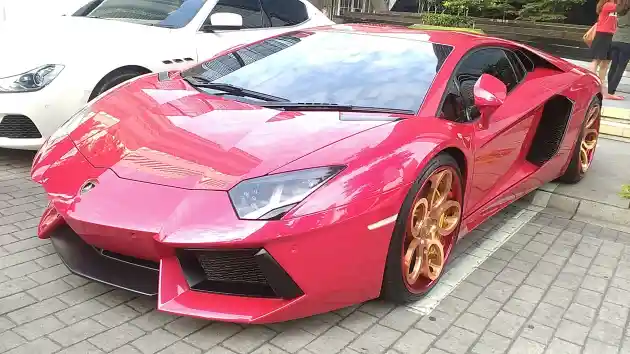 Foto - Deretan Lamborghini Meriahkan Peluncuran Kartu Kredit Mandiri Pertamina