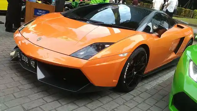 Foto - Deretan Lamborghini Meriahkan Peluncuran Kartu Kredit Mandiri Pertamina