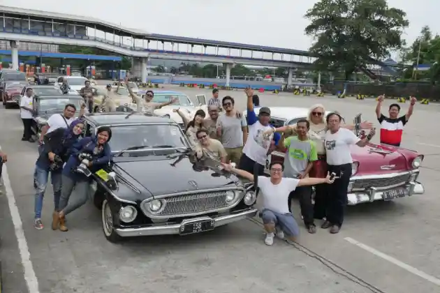 Foto - 40 Mobil Klasik Berangkat Ke Gunung Kerinci