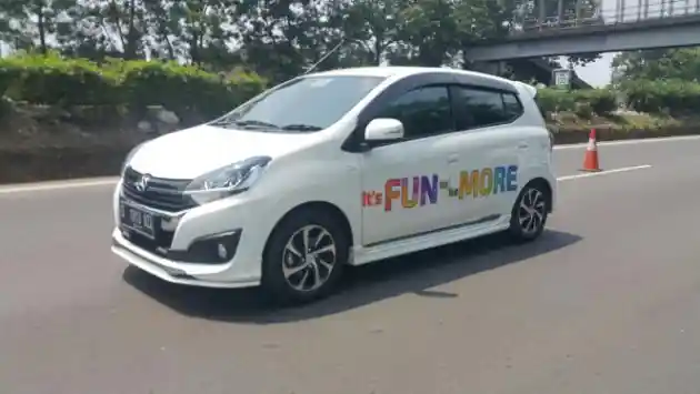 Foto - Nasib Daihatsu Ayla CS Saat LCGC Dikenakan Pajak 3 Persen