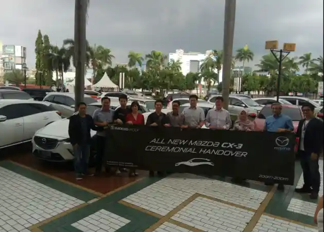 Foto - Inilah 6 Pemilik Pertama CX-3 Yang Diberi Seremonial Oleh Mazda Indonesia