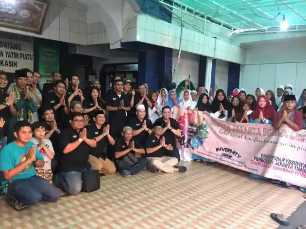 Foto - Para Pengguna Honda BR-V Ini Kompak Ulurkan Bantuan ke Panti Asuhan