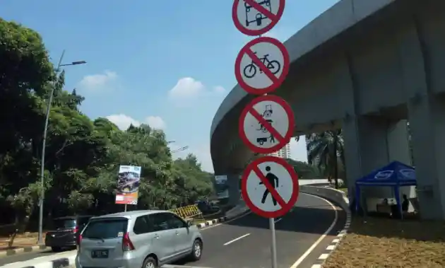 Foto - Kemacetan Jakarta Menurun (Versi Situs Tomtom)