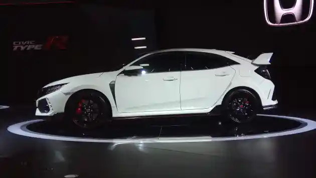 Foto - GIIAS 2017: Honda Civic Type R Dijual Rp 995 Juta, Tersisa 10 Unit Saja