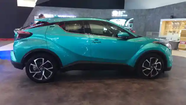 Foto - Pajak Besar, Toyota Pikir Matang-matang C-HR Untuk Indonesia