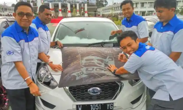 Foto - Bendera Kebanggaan Datsun Go+ Community Indonesia Mendarat di Papua