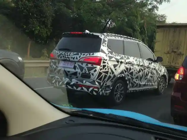 Foto - SPY SHOT: Wuling Baojun 730 Kena Macet di Tol