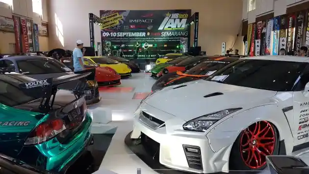 Foto - Beragam Supercar Adu Kontes Modifikasi di IAM MBtech Semarang