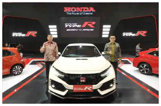 Foto - GIIAS Surabaya 2017: Honda Civic Type R Dijual RP 1 Miliar Lebih