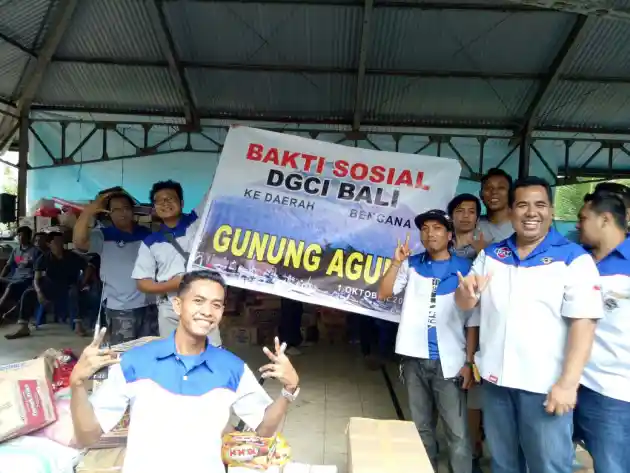 Foto - Datsun Go Community Indonesia Ulurkan Bantuan ke Bencana Erupsi Gunung Agung