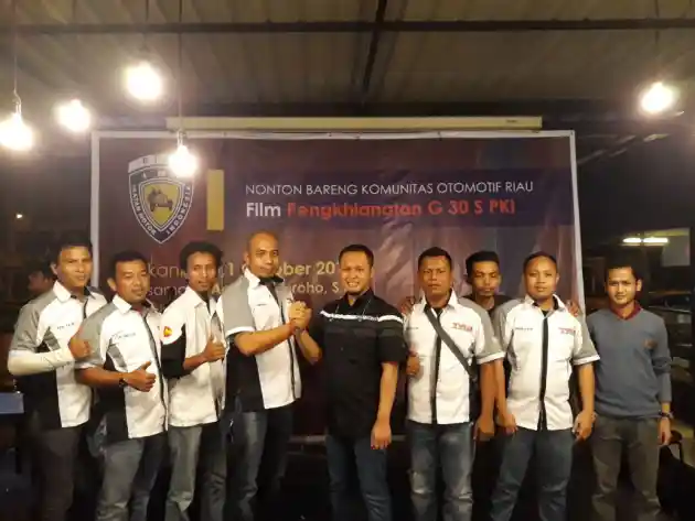 Foto - Toyota Vios Limo Club Chapter Riau Nonton Bareng Film Pengkhianatan G30S/PKI