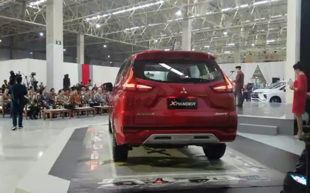 Foto - Lampu Belakang Suzuki Ertiga Mirip Xpander? Ini Komentar Mitsubishi