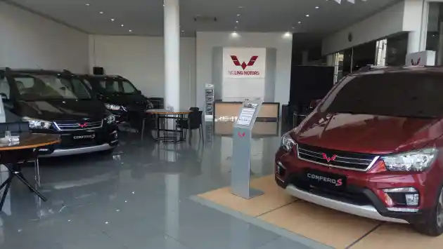 Foto - Wuling Confero dan Mitsubishi Xpander, Mana yang Paling Kompetitif Menurut Toyota?