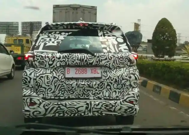 Foto - SPY SHOT: Toyota Rush Generasi Terbaru di Karawang