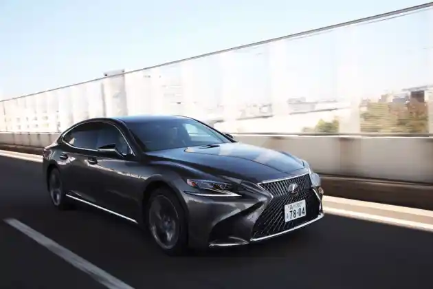 Foto - Mengenal Fitur 'Semi Autonomous' Milik Lexus 500h di Jepang