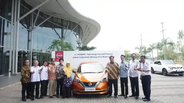 Foto - Menteri Perindustrian First Drive Nissan Note e-Power. Apa Katanya?