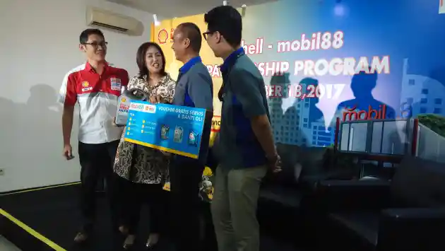 Foto - Shell Beri Gratis Oli Tiap Beli Mobil di Dealer ini