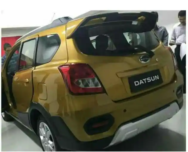 Foto - SPY SHOT: Bagian Belakang Datsun Cross Terekspos!