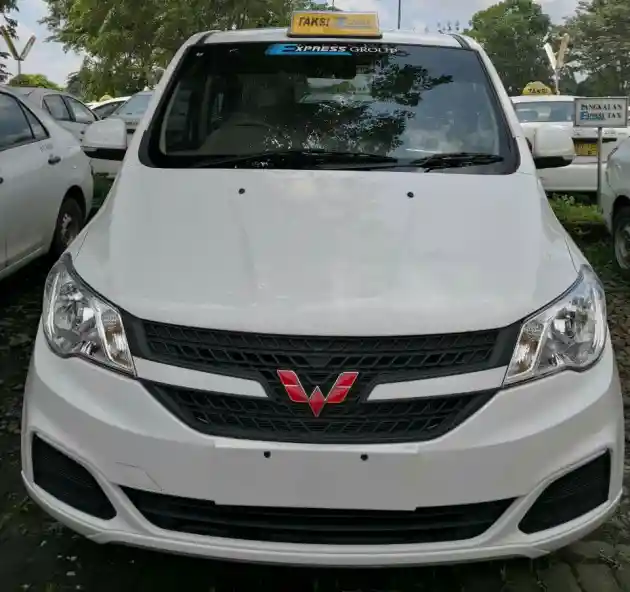 Foto - Wuling Confero Kembali Terlihat Siap Jadi Taksi