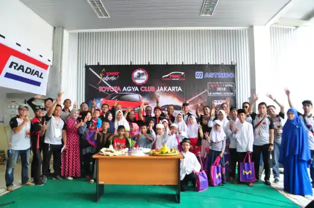 Foto - Toyota Agya Club Jakarta Rayakan Ulang Tahun Dengan Bakti Sosial