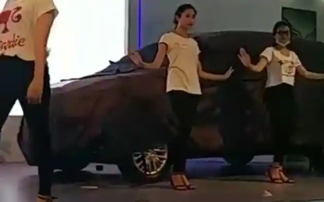 Foto - Suzuki Ertiga Model Baru Meluncur Besok? Ini Tanda-tandanya