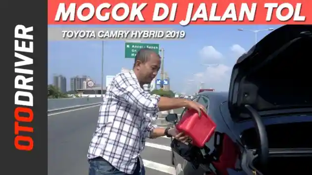 Foto - VIDEO: Tes Toyota Camry Hybrid 2019 Sampai Mogok | OtoDriver