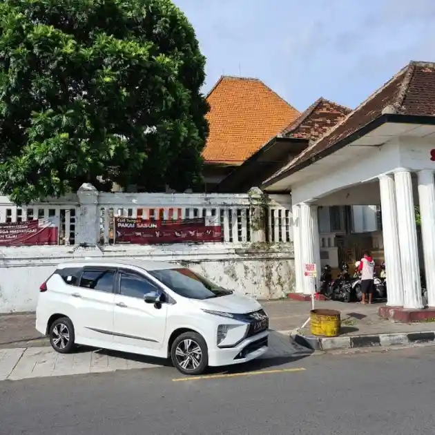 Foto - Cara Mobil Berwarna Putih Agar Tak Lekas menguning