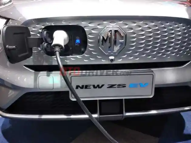 Foto - Kejutan Lagi! MG Luncurkan New MG ZS EV di GIIAS 2022