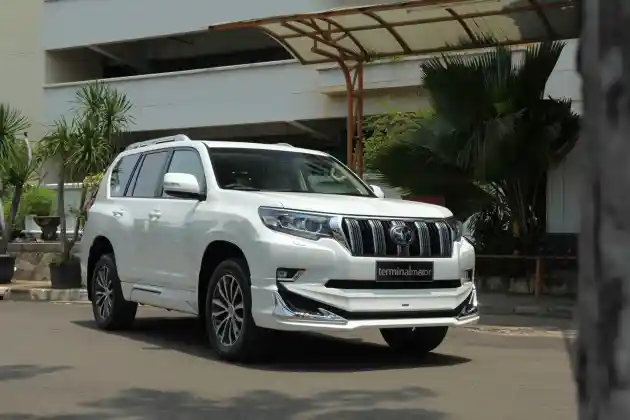 Foto - FIRST DRIVE: Toyota Land Cruiser Prado TXL 2018 Modellista