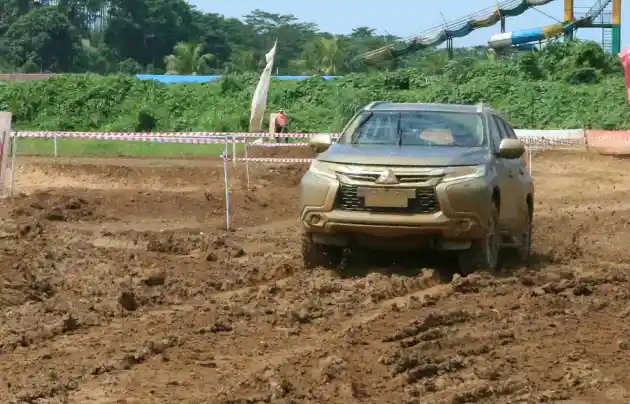 Foto - All New Pajero Sport: Teman Bertualang yang Seru, Aman dan Nyaman