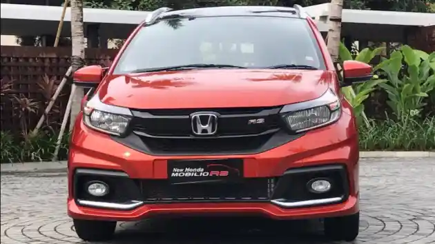 Foto - Honda Mobilio Kalah Bongsor Dari Small MPV Mitsubishi