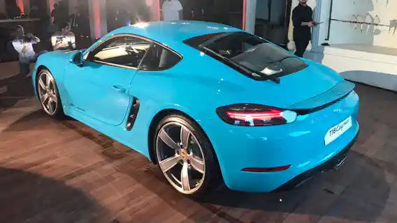 Foto - Porsche 718 Cayman 2017 Melansir Di Indonesia, Harga Berkurang 30 Persen