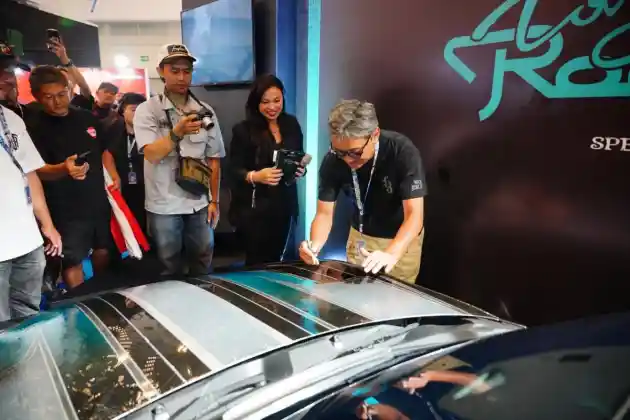 Foto - Plan Paint Indonesia Hadirkan Motif Toraja Pada Mazda MX-5