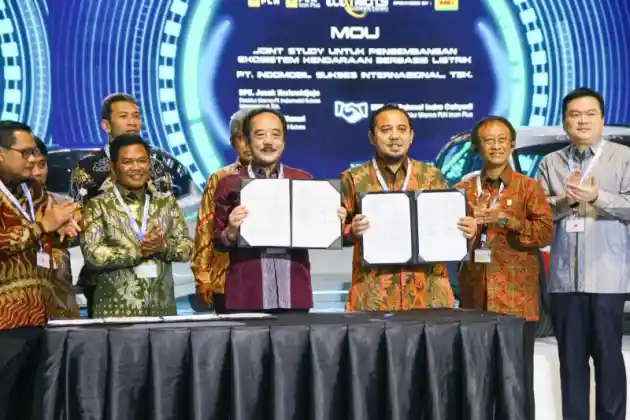 Foto - Indomobil Group Umumkan Kolaborasi Strategis Dengan PLN Icon Plus