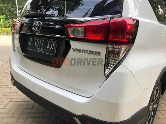 Foto - Angsuran Rp 11 Jutaan Perbulan, Boyong Toyota Innova Venturer Diesel ke Rumah